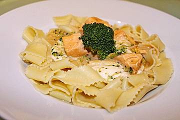 Tagliatelle in Lachs - Sahne - Brokkoli - Soße