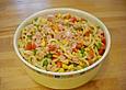 Nudelsalat mit Paprika und Mais