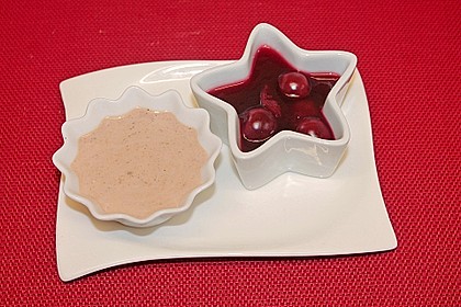 Lebenkuchencreme mit Sauerkirschsauce 2