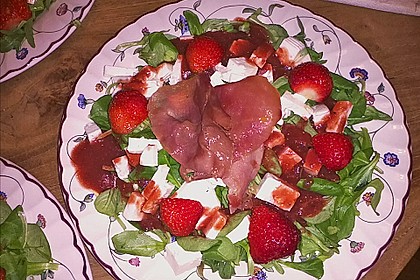 Rucolasalat mit Schinken und Erdbeerdressing 3