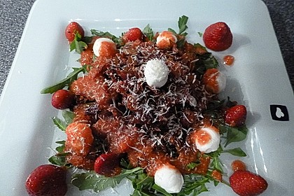 Rucolasalat mit Schinken und Erdbeerdressing 2