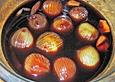 Zwiebeln in Rotwein eingelegt