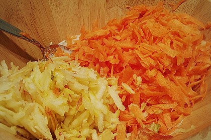 Apfel - Möhren Salat 10