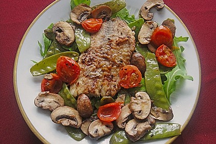Gebratenes Welsfilet auf Zuckerschoten, Rucola und Champignons 4