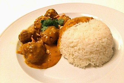 Erdnuss - Hack - Bällchen in Currysauce 1