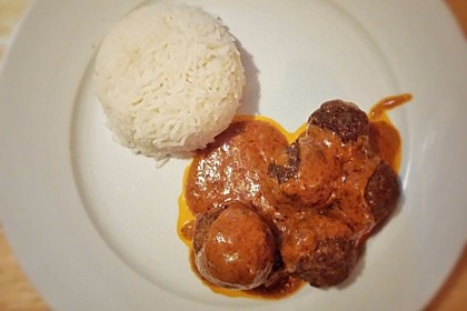 Erdnuss - Hack - Bällchen in Currysauce 25