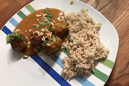 Erdnuss - Hack - Bällchen in Currysauce 6