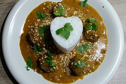 Erdnuss - Hack - Bällchen in Currysauce 5
