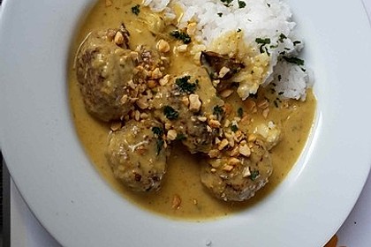 Erdnuss - Hack - Bällchen in Currysauce 11