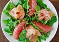 Rucolasalat mit Pink Grapefruit und R&auml;ucherlachs