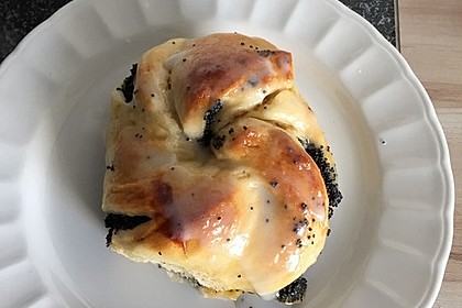Mohnkranzerl aus Hefeteig 16