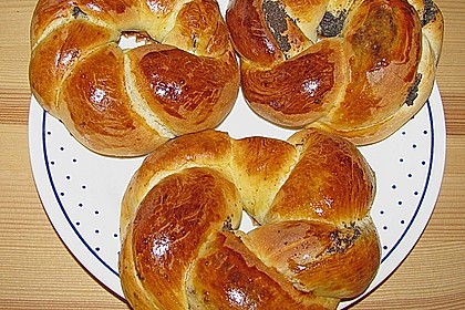 Mohnkranzerl aus Hefeteig 9