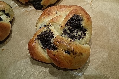 Mohnkranzerl aus Hefeteig 14