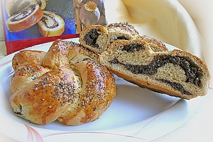 Mohnkranzerl aus Hefeteig 2