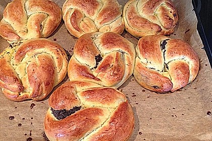 Mohnkranzerl aus Hefeteig 15