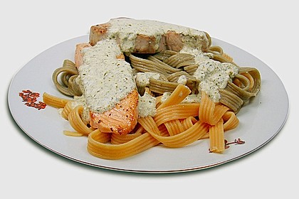 Fettuccine mit verschiedenen Fisch - Steaks und K&auml;se - Sahnesauce