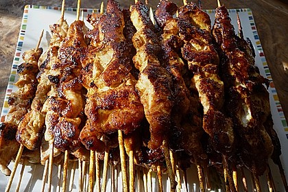Sat&eacute;spie&szlig;e mit Huhn