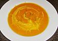 K&uuml;rbiscremesuppe mit saurer Sahne