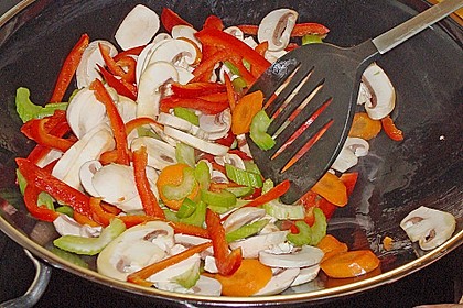 Nudeln mit Gem&uuml;se s&uuml;&szlig; - sauer