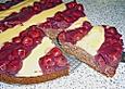 Streifenkuchen mit Kirschen und Vanillcreme
