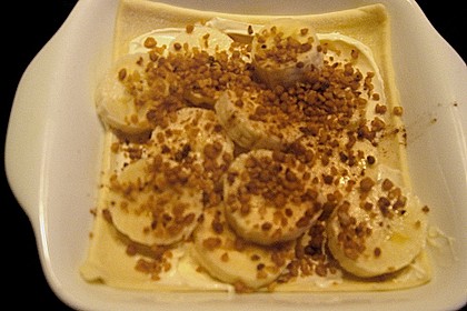 Banane, Krokant und Zimt auf Bl&auml;tterteig