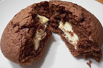 Schokoladentörtchen mit flüssiger weißer Schokolade 8