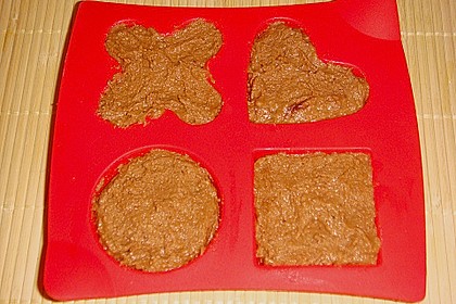 Schokoladentörtchen mit flüssiger weißer Schokolade 22