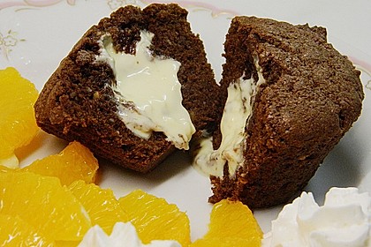 Schokoladentörtchen mit flüssiger weißer Schokolade 2