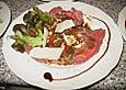 Carpaccio vom Rind mit B&auml;rlauch und Tomatenvinaigrette