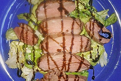 Entenbrust auf buntem Salat 12