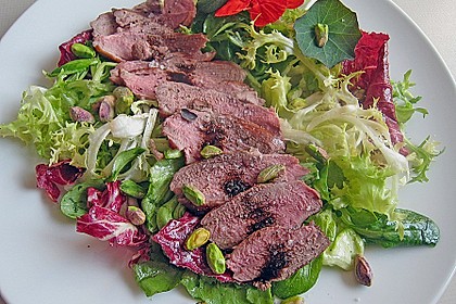Entenbrust auf buntem Salat 4