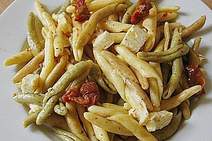 Mediterraner Nudelsalat