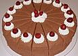 Riesige Sahnetorte