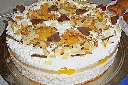 Sekt - Joghurt Torte mit Pfirsichen