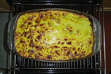 Orientalisches Reisfleisch, mit Bananen überbacken