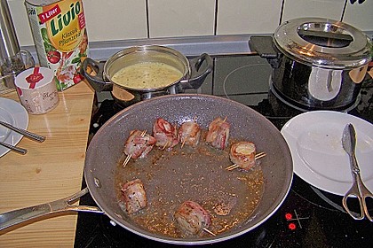 Jakobsmuscheln im gekr&auml;uterten Speckmantel mit Safran - Orangensauce 1