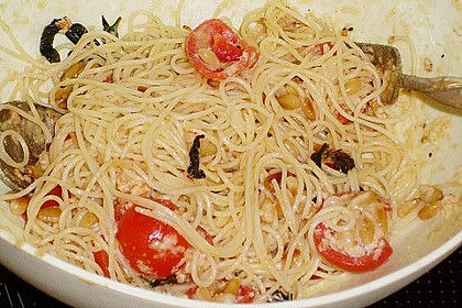 Spaghetti mit Cocktailtomaten 65