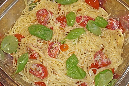 Spaghetti mit Cocktailtomaten 63