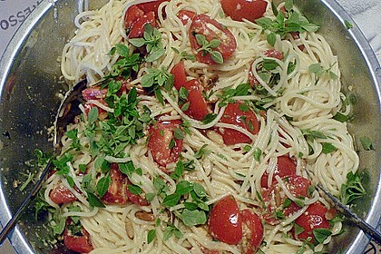 Spaghetti mit Cocktailtomaten 48