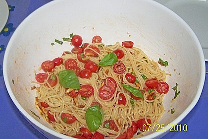 Spaghetti mit Cocktailtomaten 64