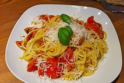 Spaghetti mit Cocktailtomaten 25