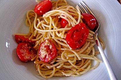 Spaghetti mit Cocktailtomaten 74
