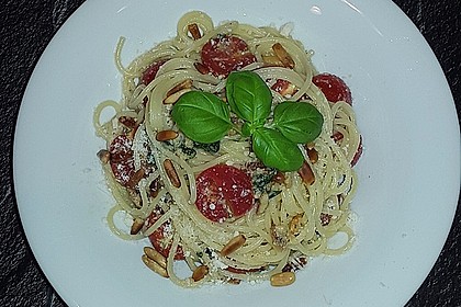 Spaghetti mit Cocktailtomaten 52