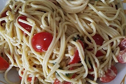 Spaghetti mit Cocktailtomaten 37