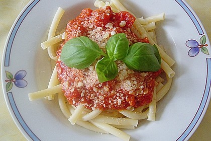 Makkaroni mit pikanter K&auml;sew&uuml;rstchen - Tomaten - Sauce 2