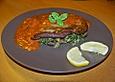 Auberginenpfannkuchen mit Spinatf&uuml;llung und Tomatensauce