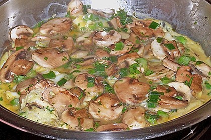 R&uuml;hrei mit gekr&auml;uterten Pfifferlingen 1