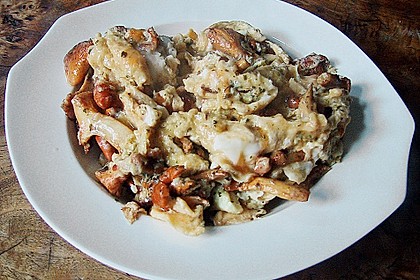 R&uuml;hrei mit gekr&auml;uterten Pfifferlingen