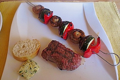 Mariniertes Steak mit Grillkartoffel und Gemüsespieß 6