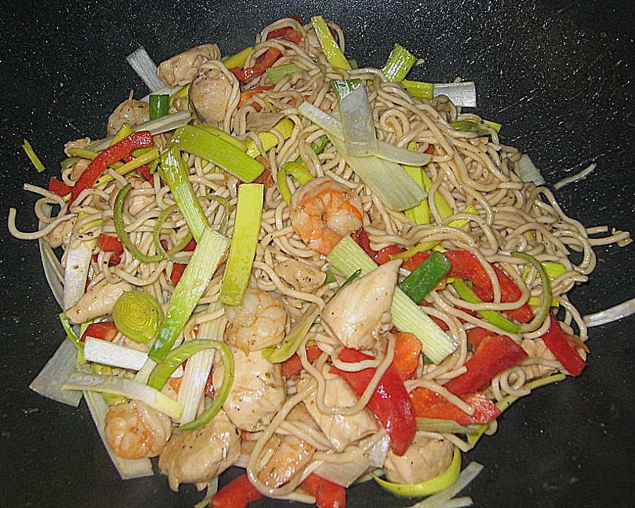 Chinesische Wokpfanne mit Garnelen und Hähnchenfleisch (Rezept mit Bild ...